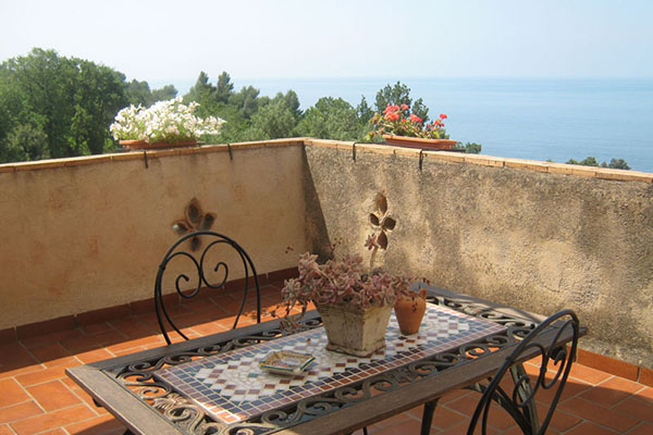 B&B La Torretta - a Cersuta, con bella vista mare, a pochi minuti dal mare